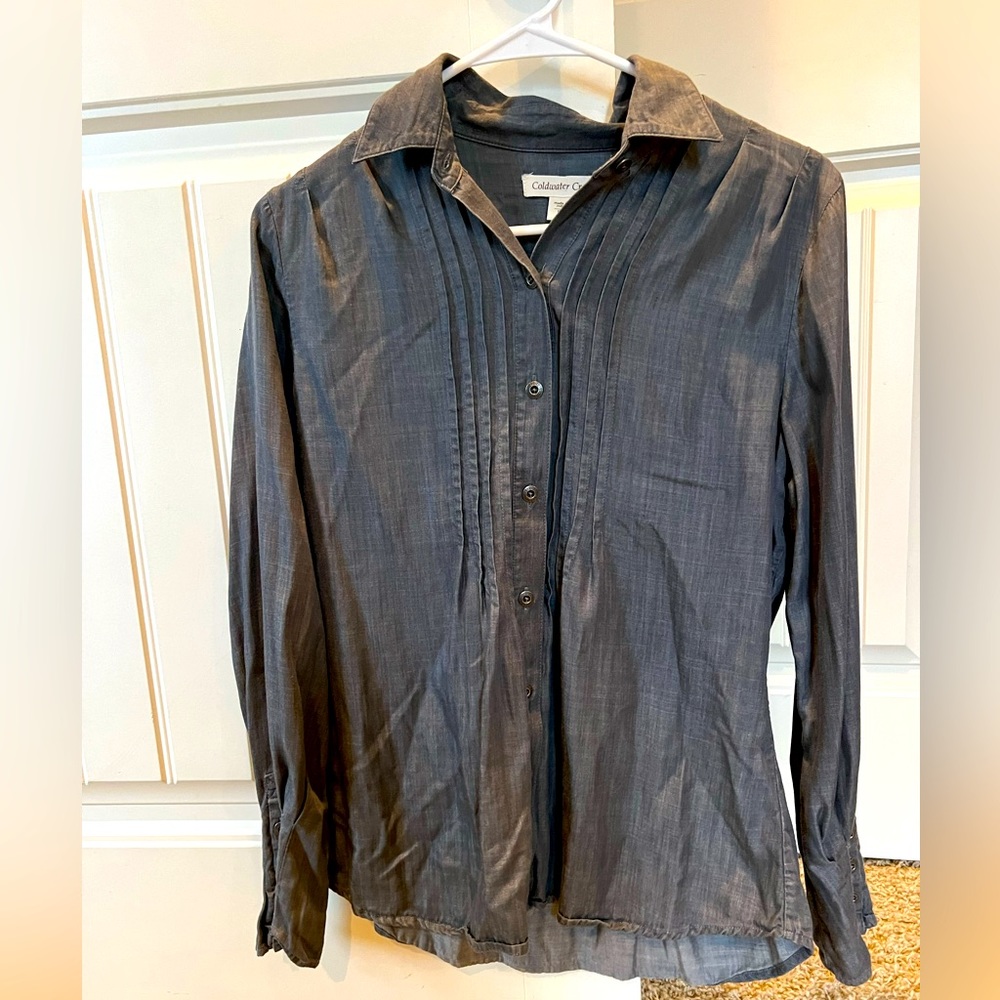 Woman’s Coldwater Creek gray long sleeve top
